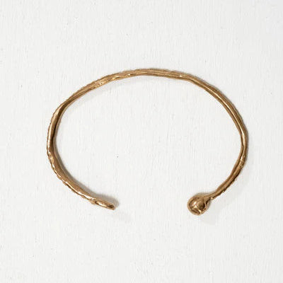 Bronze Pesci Che Volano bracelet on a white background