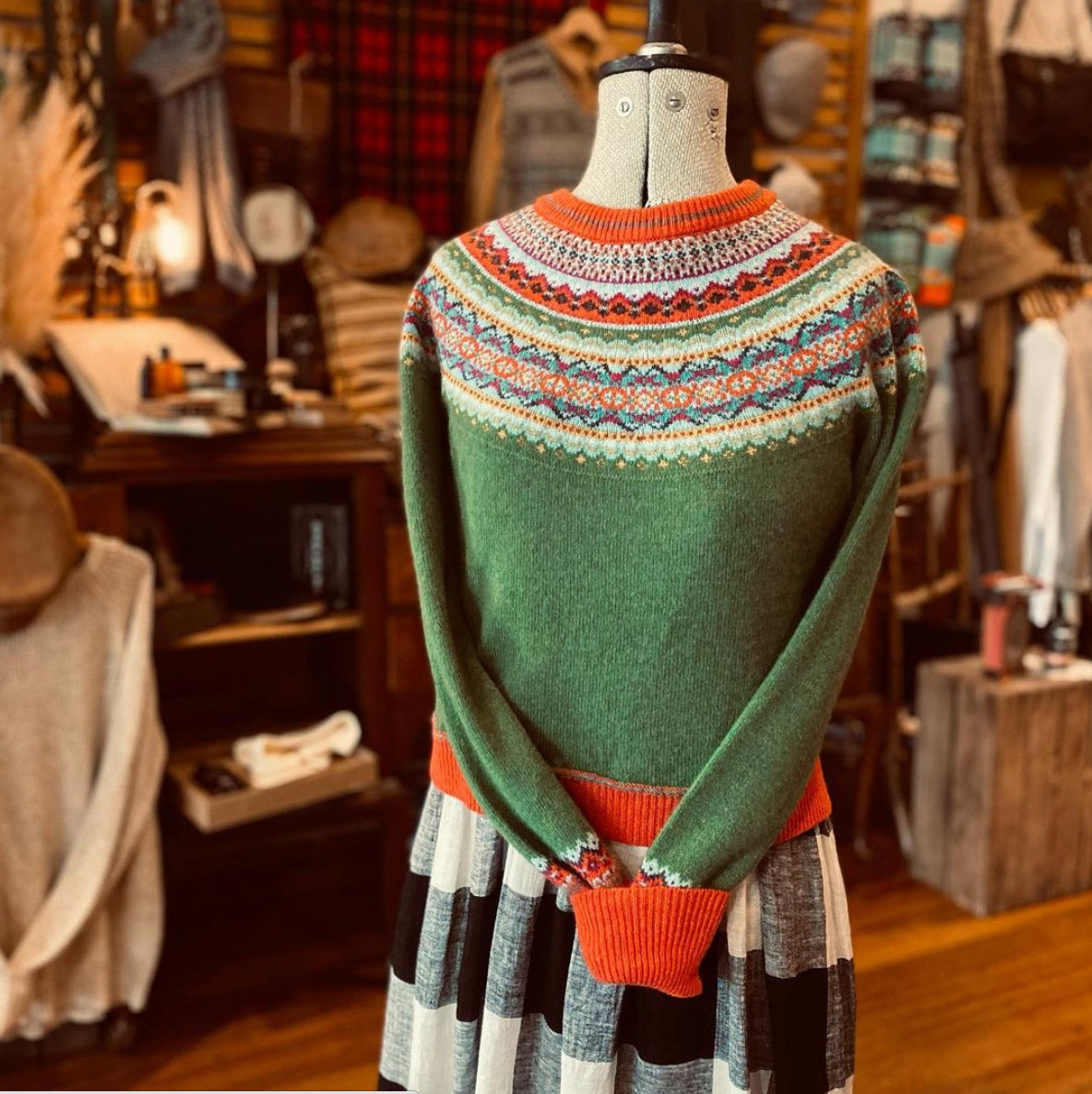 Alpine Short Sweater – Albert and Daphne